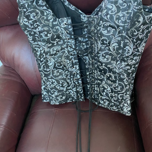 Top - Picture 2 of 3